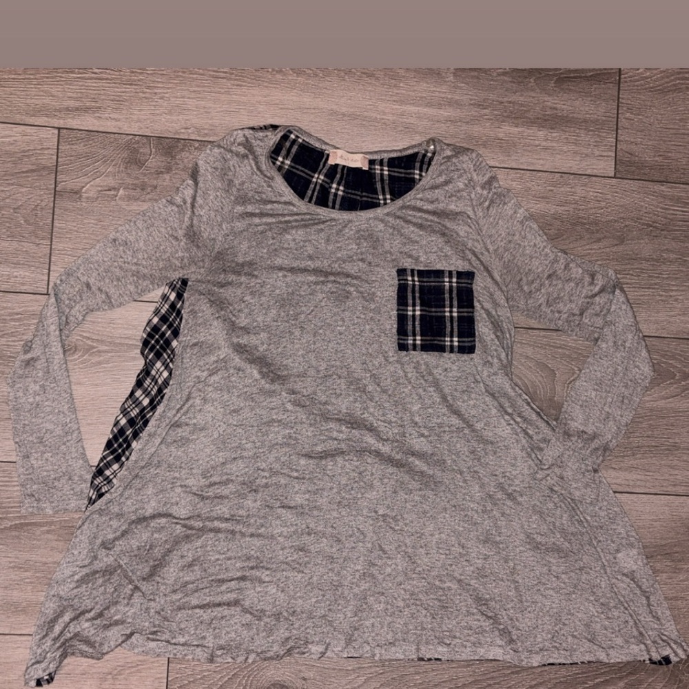 Altard State Size Small Long Sleeved Blouse Gray W/ Plaid Back & Pocket Accent